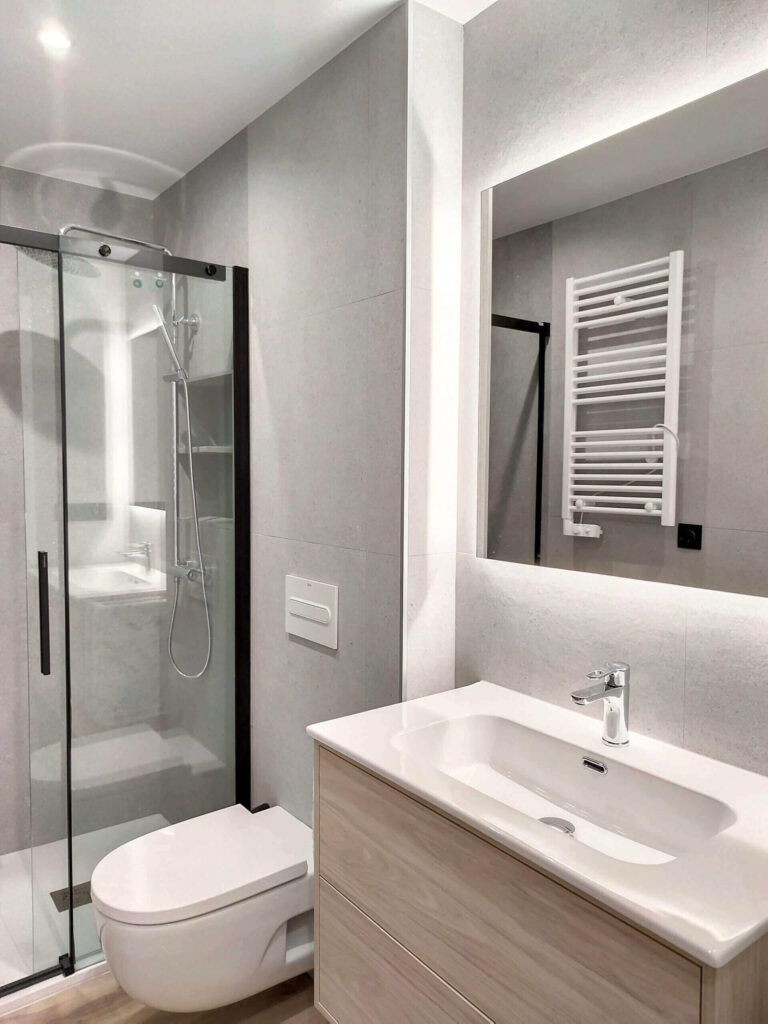materiales para reformar un baño